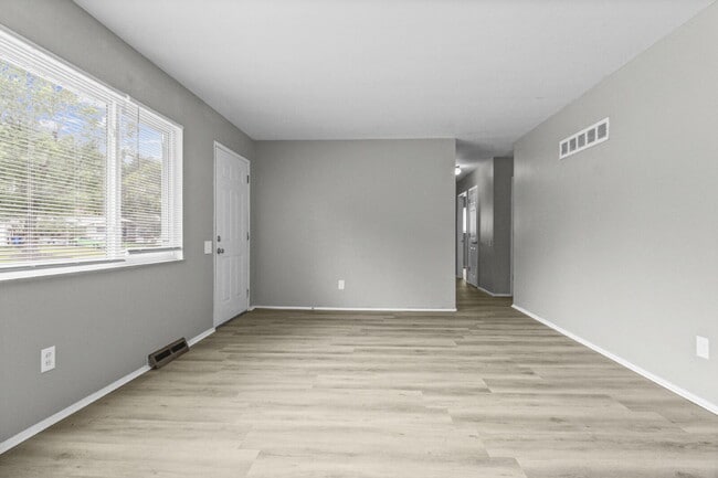 Building Photo - 2615 Flamingo Dr