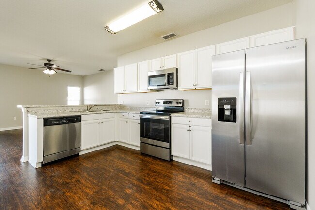 Building Photo - 536 Bromley Ct