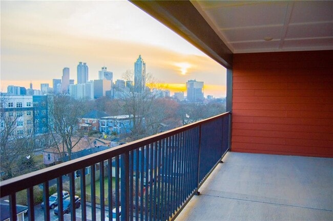 Building Photo - 525 Parkway Dr NE