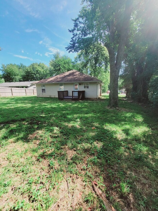 Building Photo - South East Springfield - Southern Hills Ho...