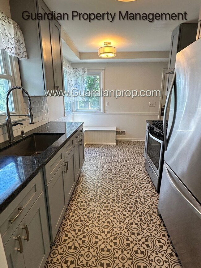 Building Photo - St Louis Park Single Family Home, Hardwood Floors, Office, Available July/Aug 1st
