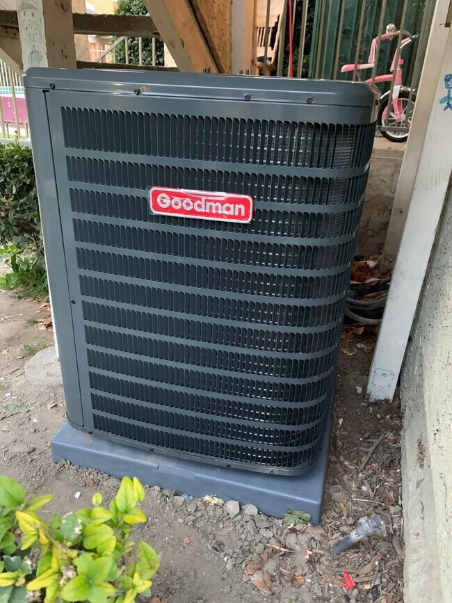 Building Photo - 1025 N Tippecanoe Ave