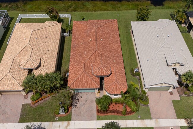Building Photo - 11263 SW Barton Way