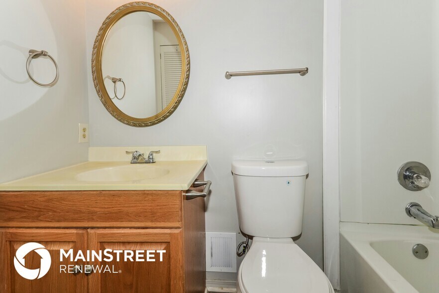 Building Photo - 6839 S Lawndale Ave