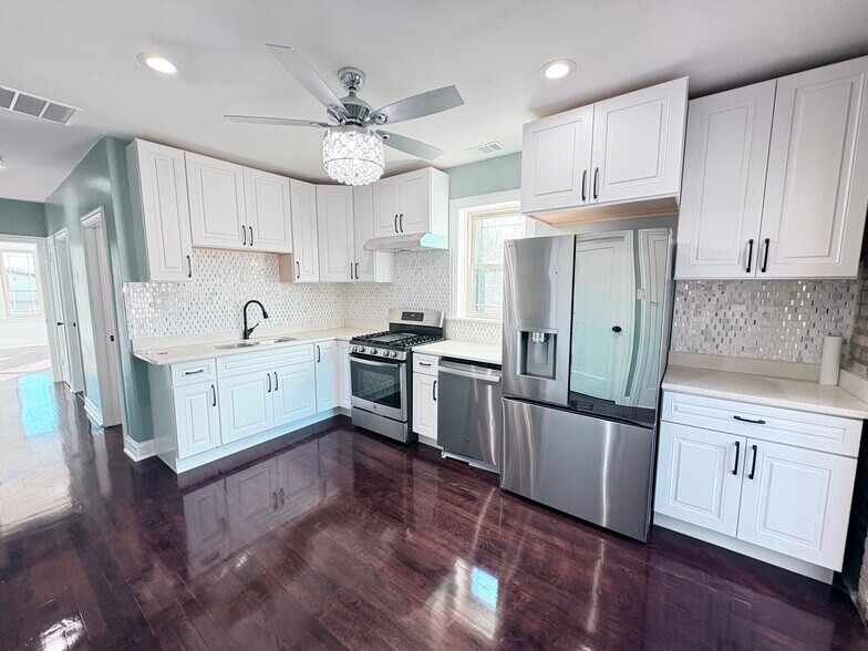 Building Photo - 2026 W McLean Ave