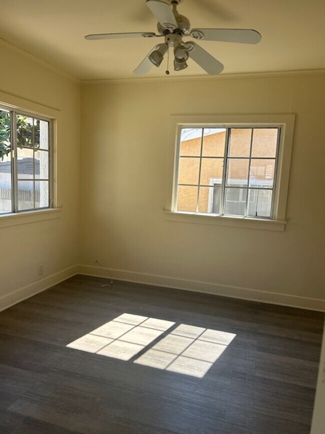 Building Photo - 649