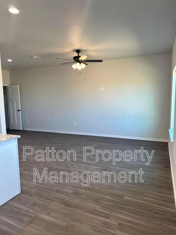 Building Photo - 14100 Daisy-
