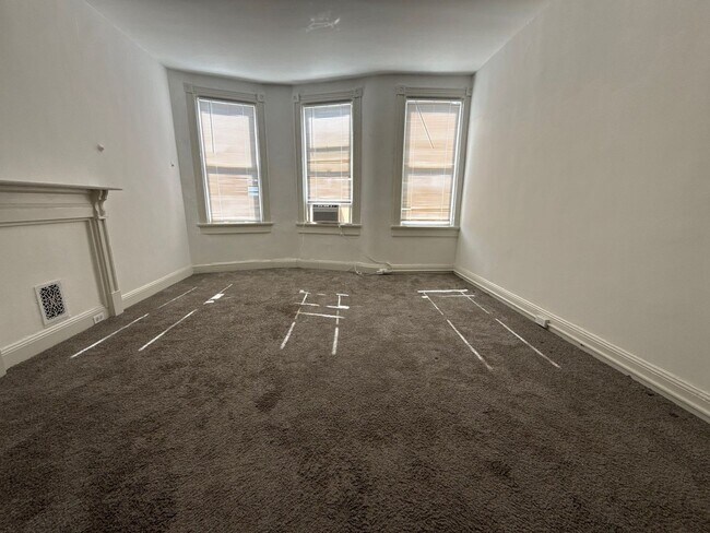 Building Photo - 450 E Lorraine Ave