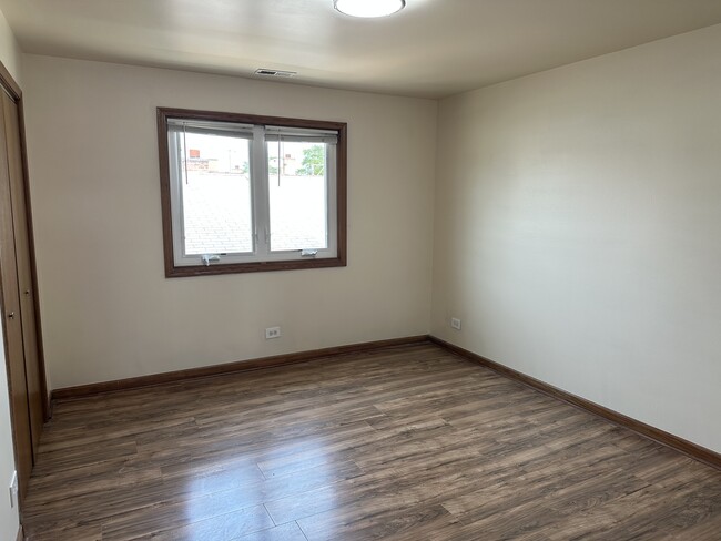 Building Photo - 6857 N Overhill Ave
