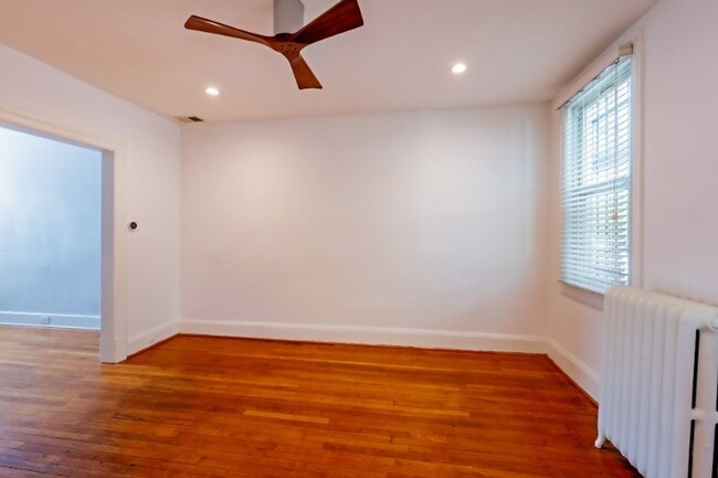 Building Photo - Rad Rowhome Right Near Stadium-Armory Metro!