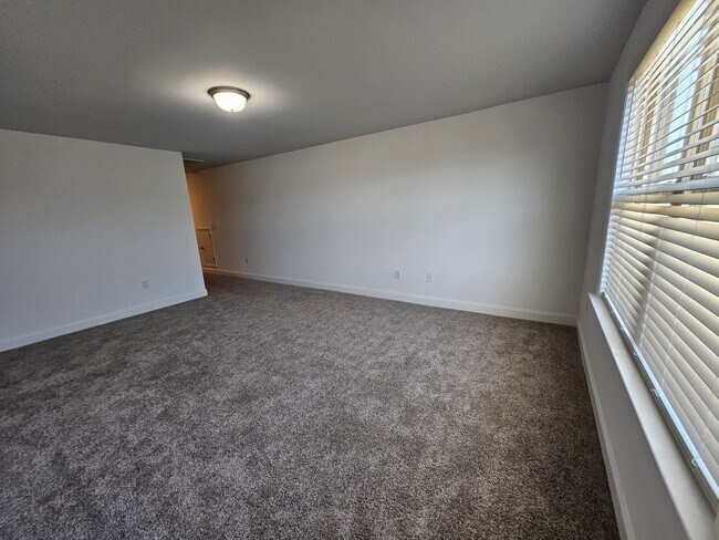 Building Photo - 112 Mergini Dr