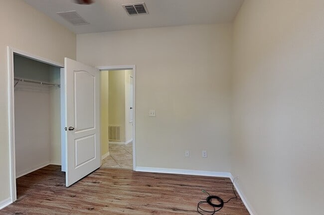 Building Photo - 11020 Whittney Chase Dr