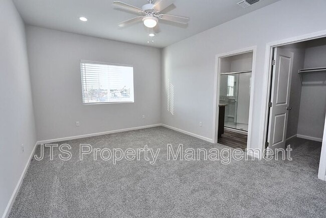 Building Photo - 5 Oak Manor Way
