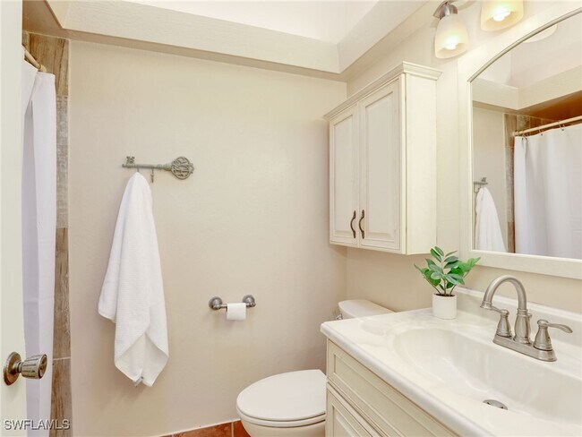 Building Photo - 1492 La Petite Ln