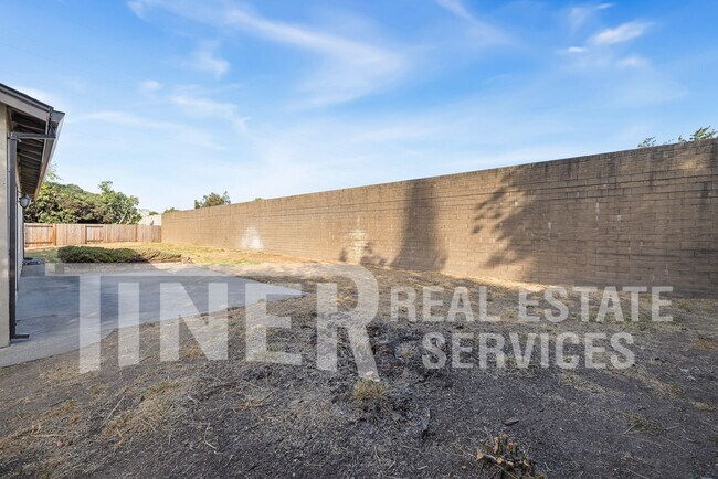 Building Photo - 2800 Sarina Ct