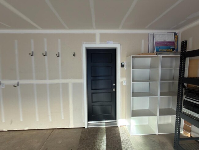 Building Photo - 2897 E Tamarind Dr