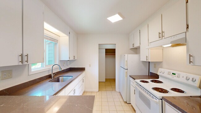 Building Photo - 356 Robinson St