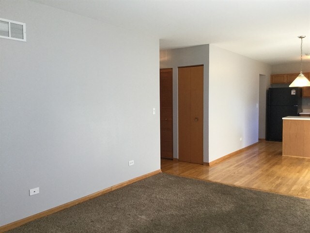 Building Photo - 2122 Willow Lakes Dr