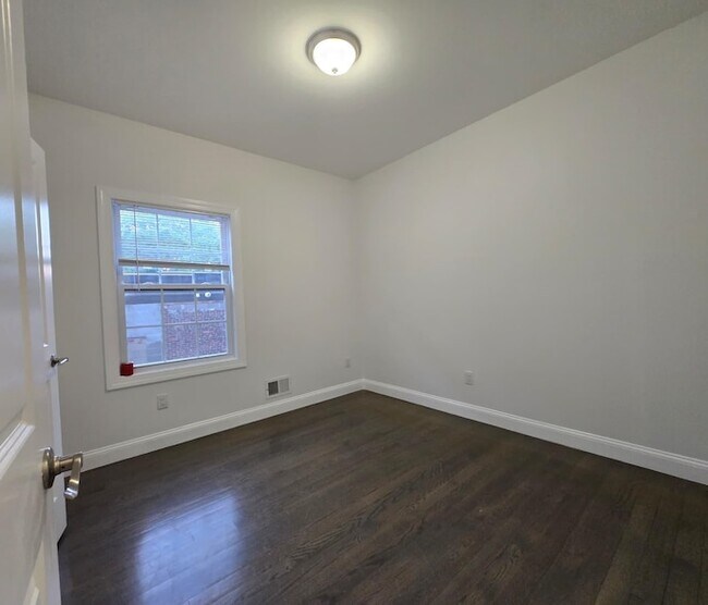Building Photo - 144 Fulton Ave