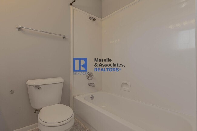 Building Photo - 3 Bed/2 Bath Home In Huntington Park