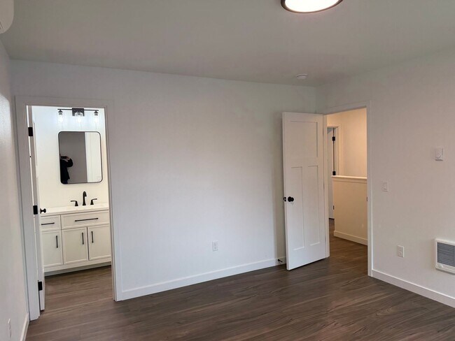 Building Photo - Brand new 3 bedroom 3 full bath townhouse in Thurston! $1,000 OFF YOUR FIRST MONTH'S RENT!