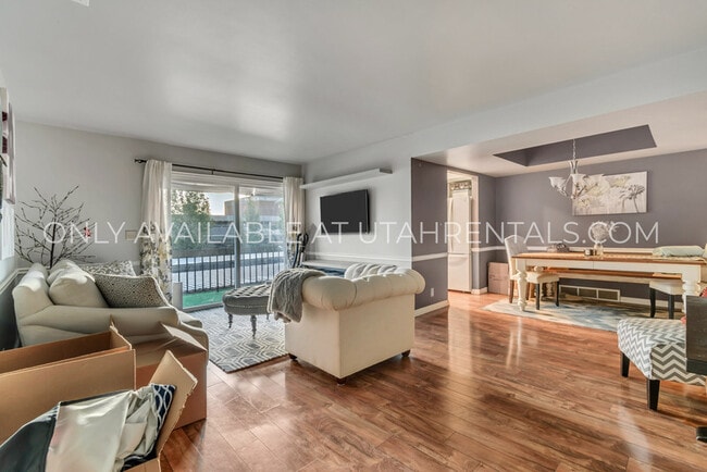 Building Photo - 5761 S Waterbury Cir