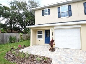 Building Photo - 3-bedroom, 2.5-bathroom townhome by UCF