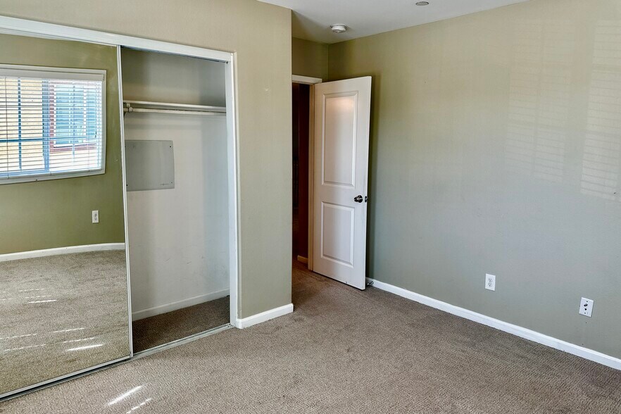 Building Photo - 16628 Atlas Ln