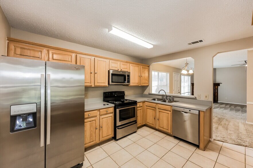 Building Photo - 6205 Vista Wood Dr