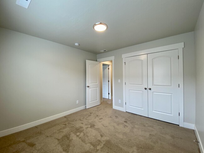 Building Photo - 13926 S Champlin Peak Dr