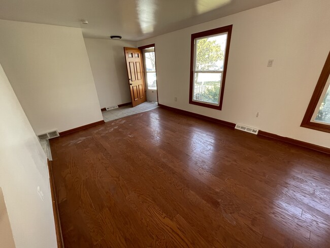 Building Photo - 165 Berehaven Dr