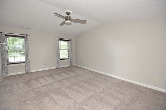 Building Photo - 2 Bedroom Townhome in Cypress Point North