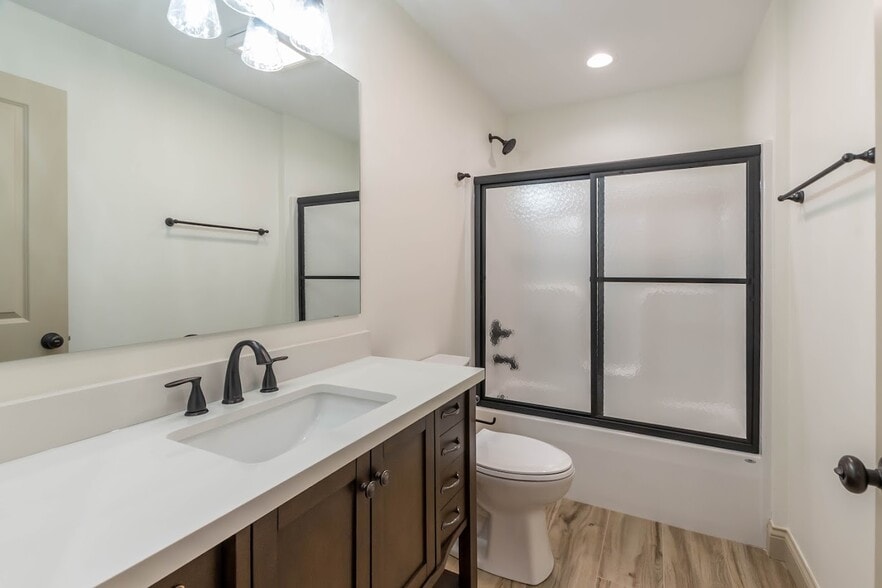 Building Photo - 261 Gay St