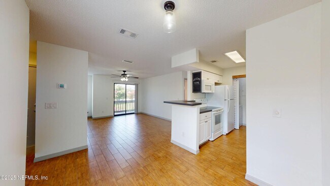 Building Photo - 10200 Belle Rive Blvd