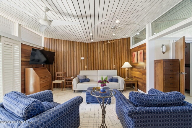 Building Photo - 2337 Seminole Rd