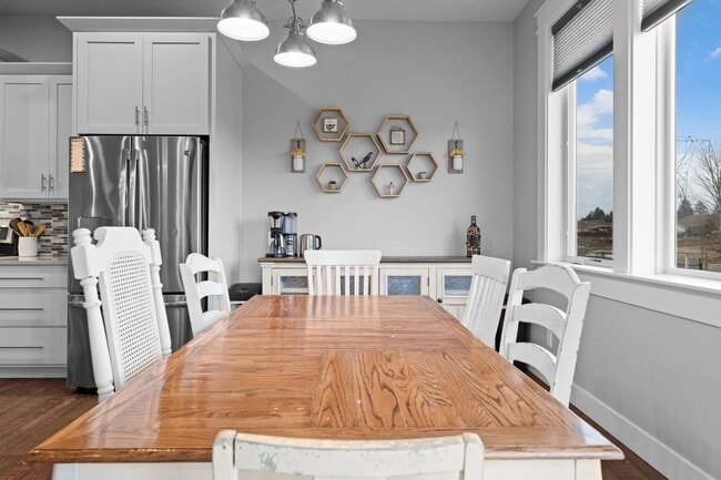 Building Photo - 1015 Riparian Dr