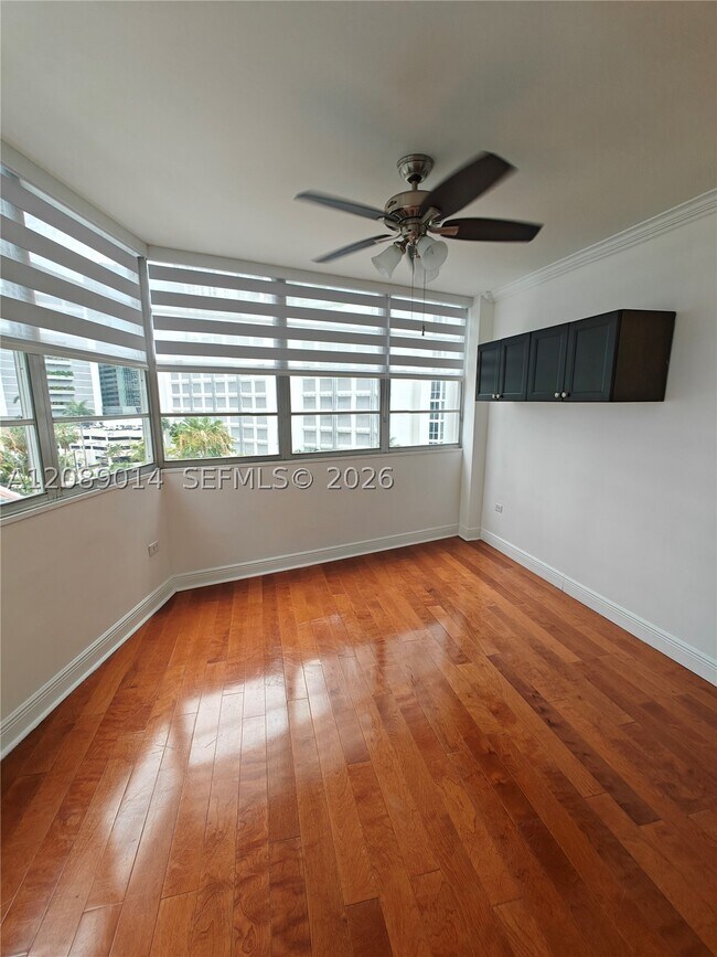 Building Photo - 825 Brickell Bay Dr