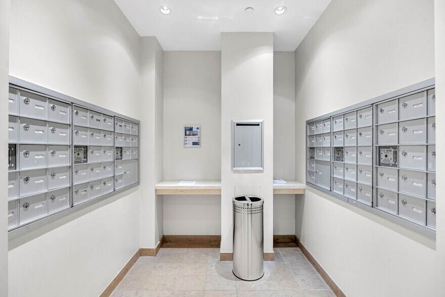 Building Photo - 17 Otis St