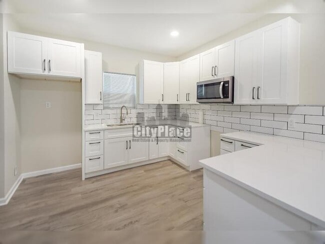 Building Photo - 614 Parkway Ave