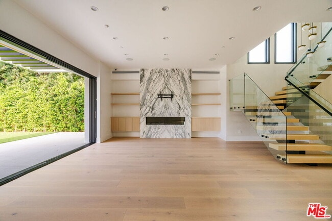 Building Photo - 4087 Kraft Ave