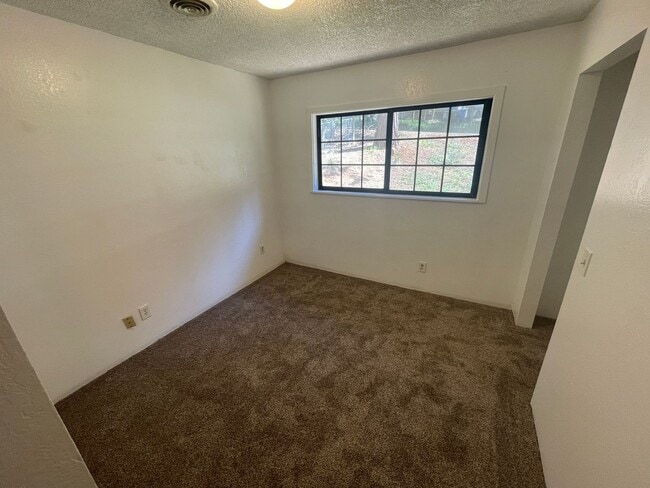 Building Photo - Live Amongst the Pines in Magalia