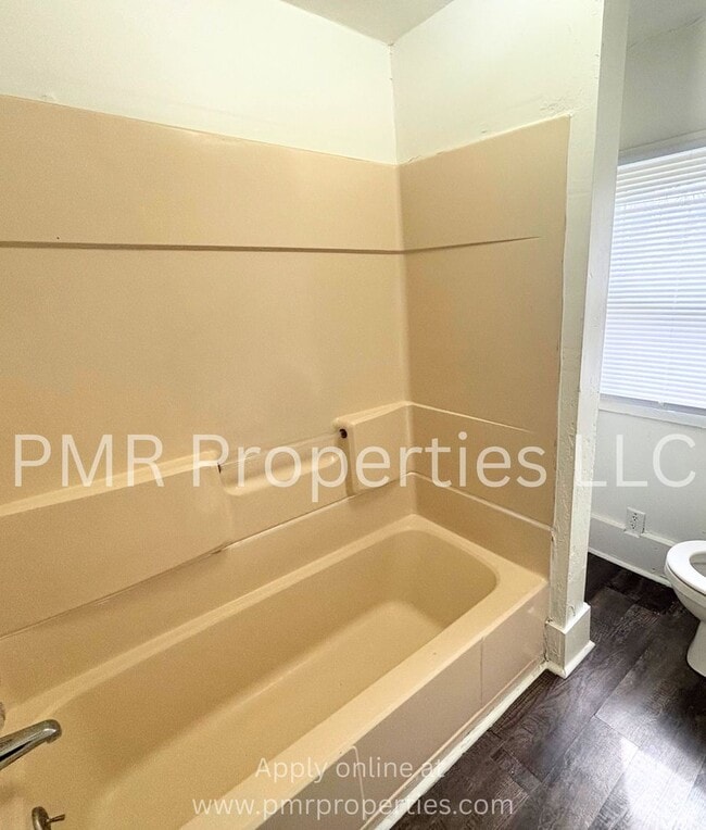 Building Photo - 2 Bedroom/ 1 Bathroom House