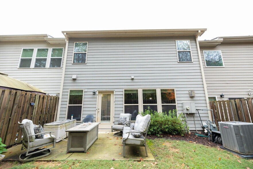 Building Photo - 7245 Heritage Oak Ct