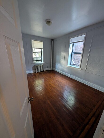 749 Chancellor Ave 103 - 20 Cornell St