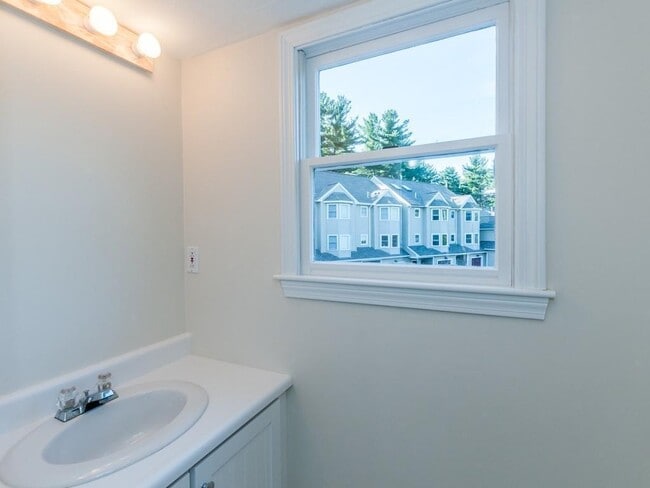 Building Photo - 62 Tisdale Dr