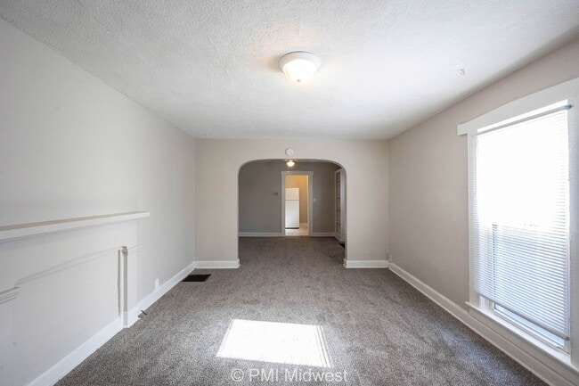 Building Photo - 1214 W 25th St
