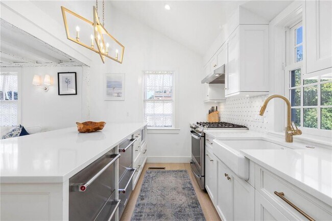 Building Photo - 36 William St