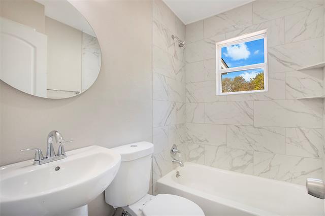 Building Photo - 2709 Kilburn Ave