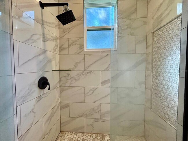 Building Photo - 1027 Campbell Ave