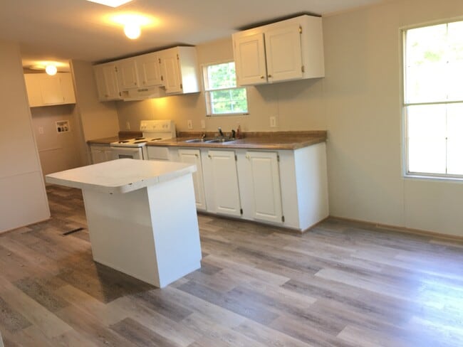 Building Photo - 476 Sharp St